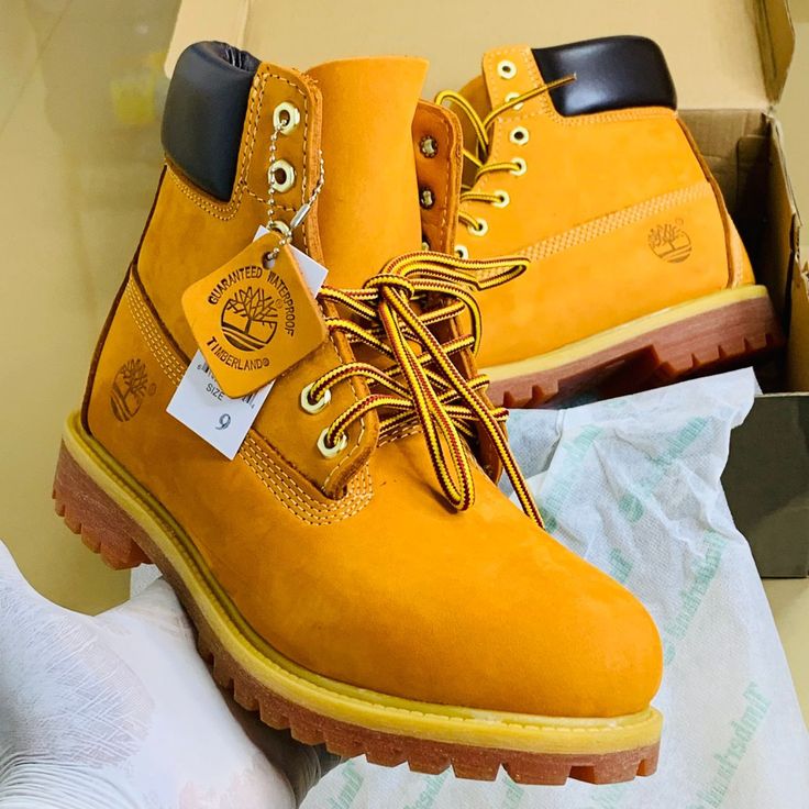 Blueblackie mens asthetic stylish fashinable ankle boot travel Trekking Hiking Boots Yellow